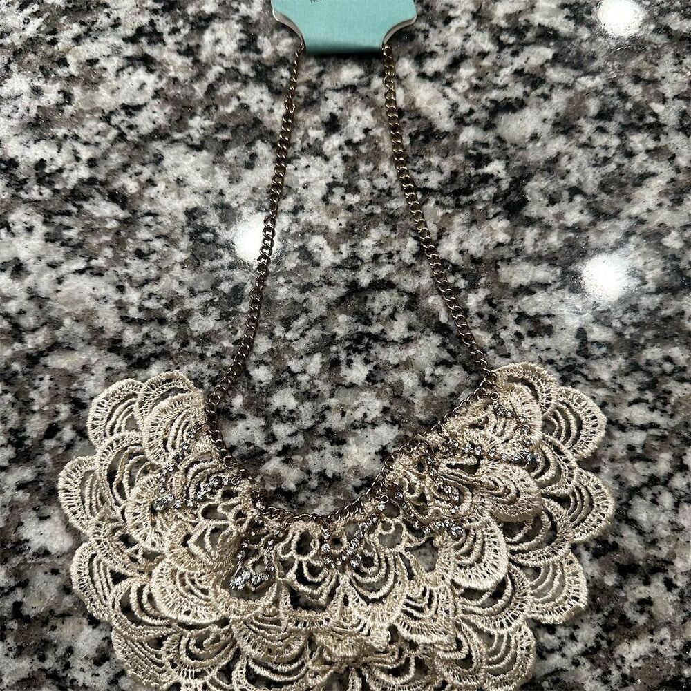 Vintage Style Gold tone Lace Statement Necklace Elegant Evening Wear - Picture 3 of 5